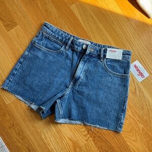 NWT Wrangler high-rise vintage 4in Denim Cutoff Shorts